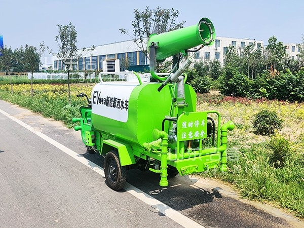 电动三轮洒水车