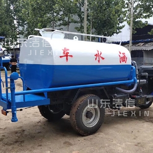 机动三轮洒水车