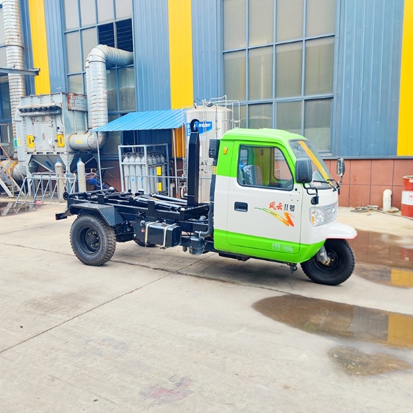 勾臂自卸垃圾车