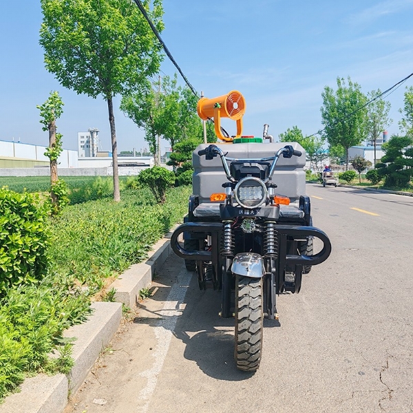 多功能电动除尘洒水车