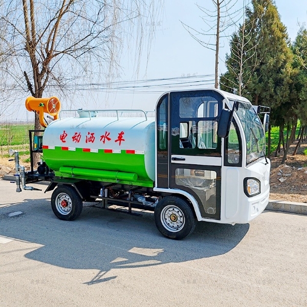 电动四轮多功能洒水车