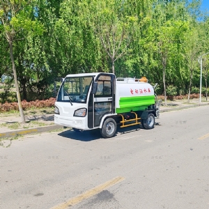 电动六轮洒水车