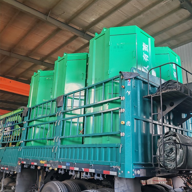 6个梯形勾臂垃圾箱发往辽宁