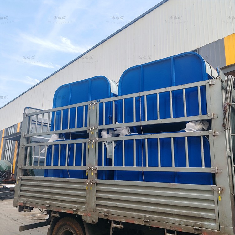 4个上圆下直勾臂箱发往甘肃