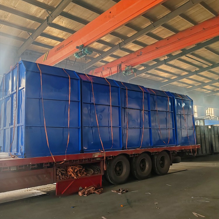 10个摆臂垃圾箱发往青海