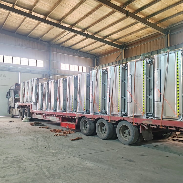 44个不锈钢勾臂垃圾箱发辽宁