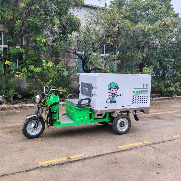 白绿带贴纸高压清洗车