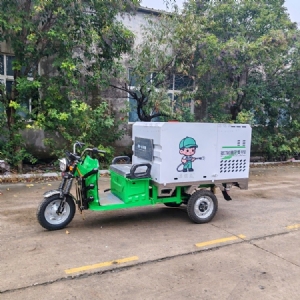 白绿带贴纸高压清洗车