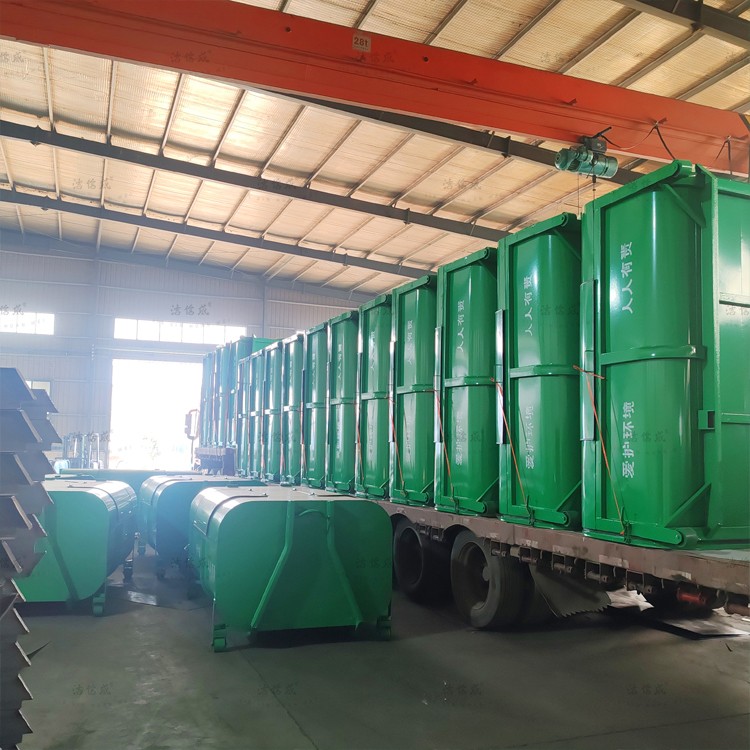 49个勾臂垃圾箱发往贵州