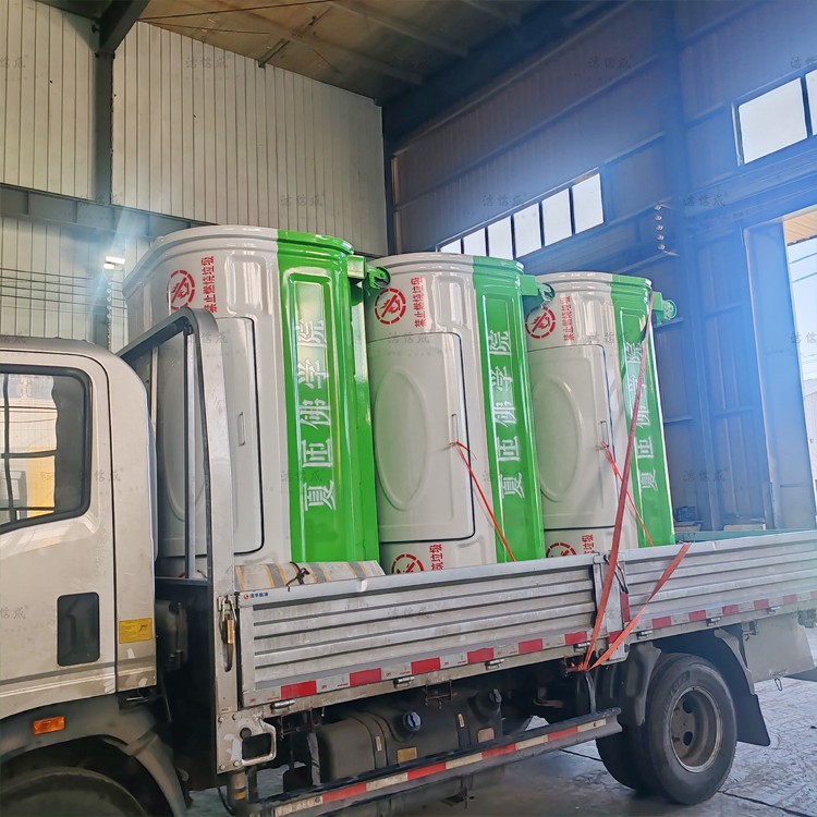 3个勾臂垃圾箱发往四川