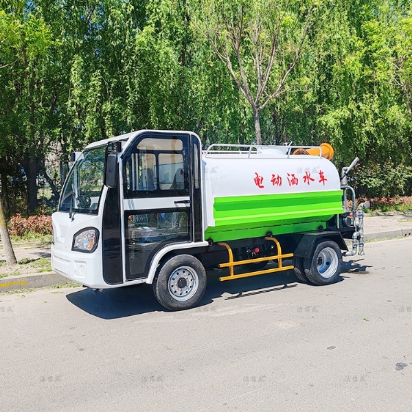 道路洒水车有什么作用？