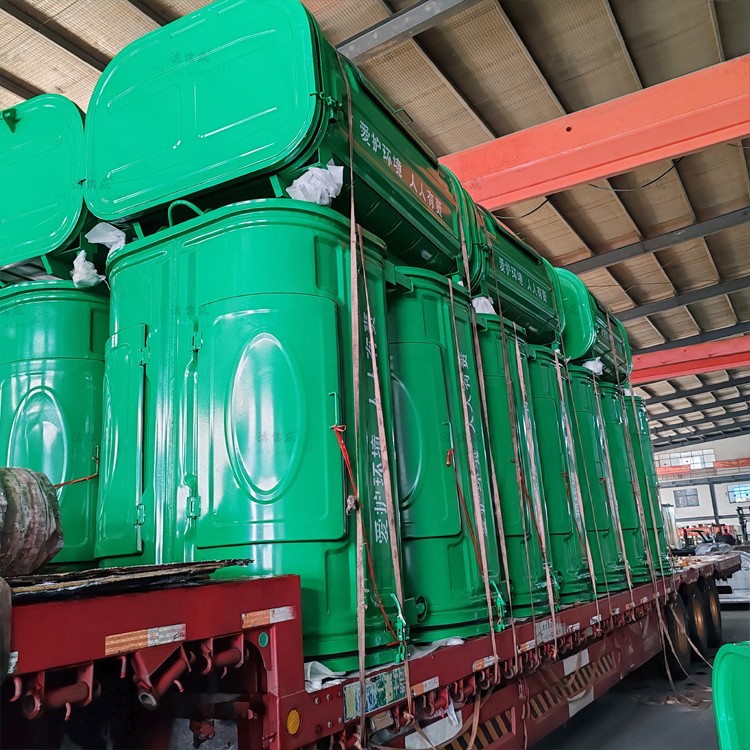 20个勾臂垃圾箱发往河南