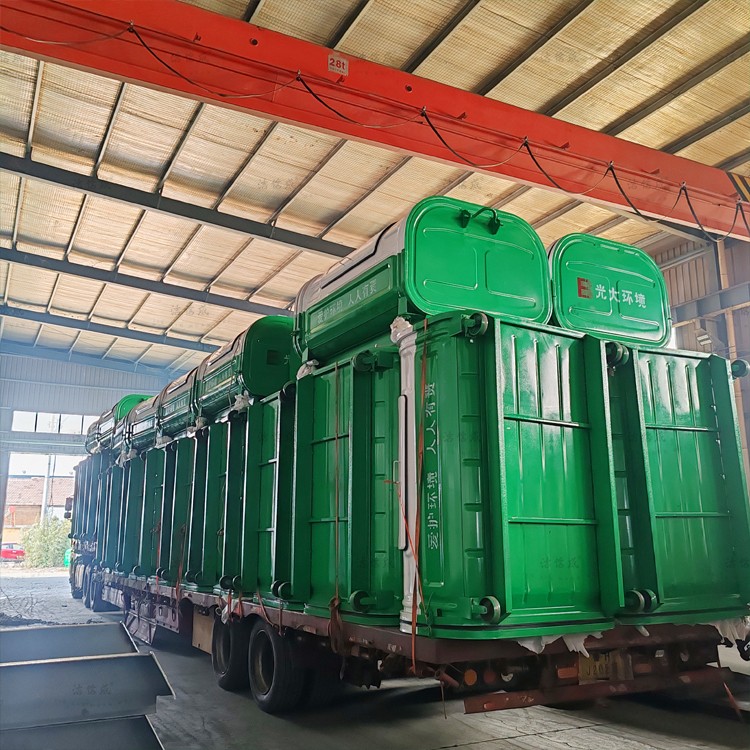 50个勾臂垃圾箱发往湖南