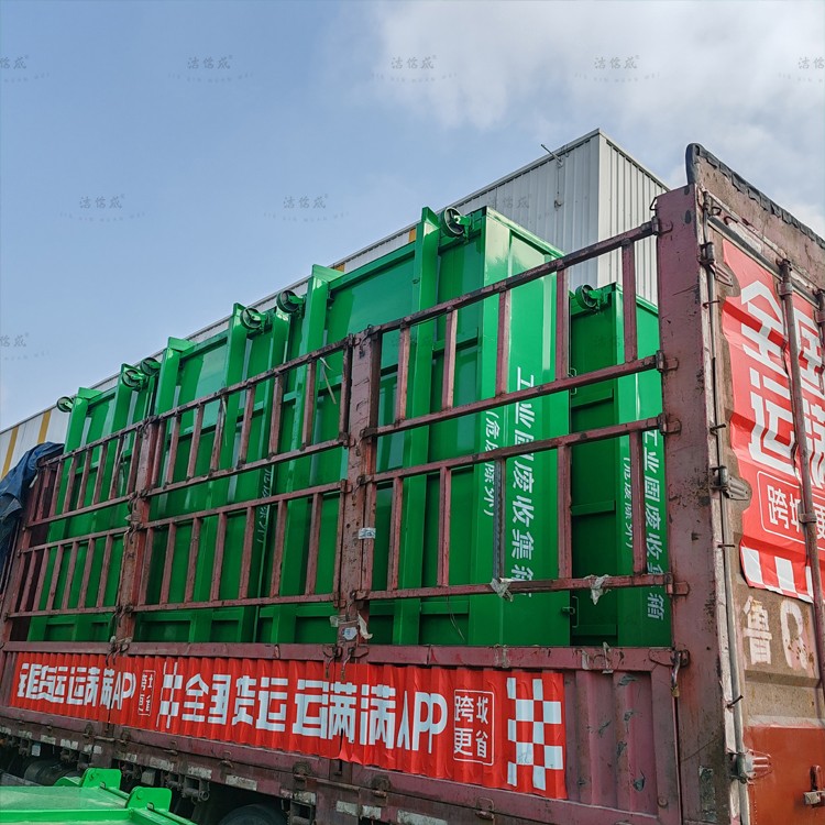 6个勾臂垃圾箱发往河南