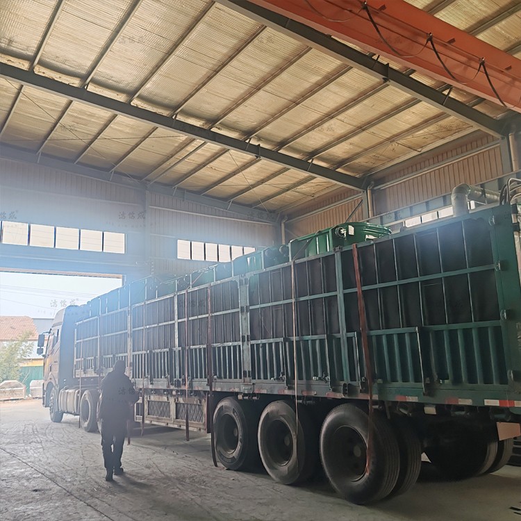 15个压膜工艺勾臂垃圾箱发往河南商丘