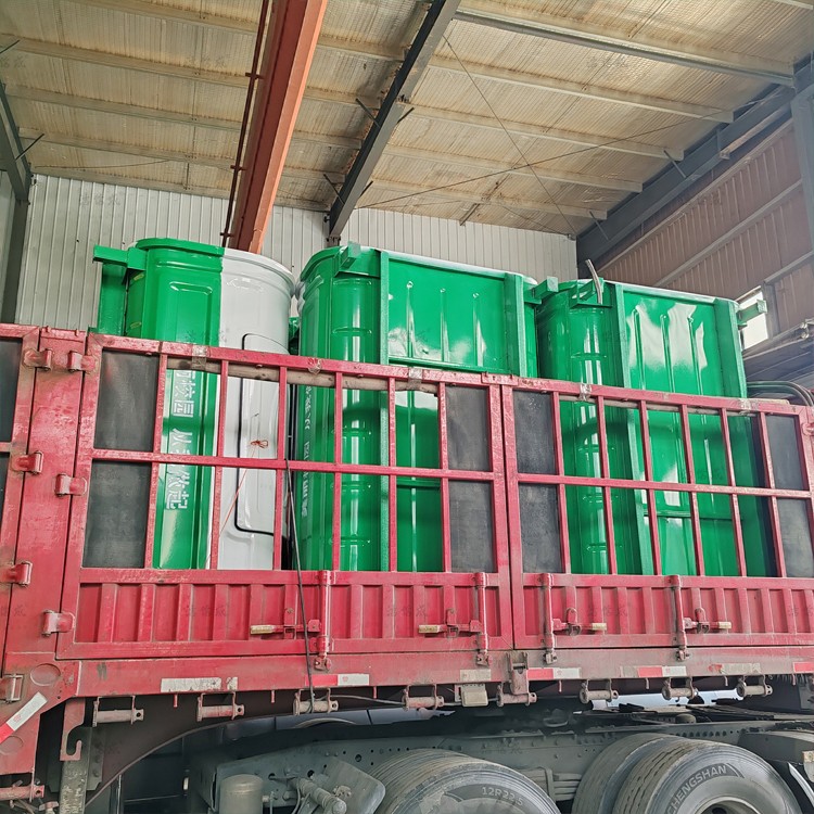 5个勾臂垃圾箱发往湖南