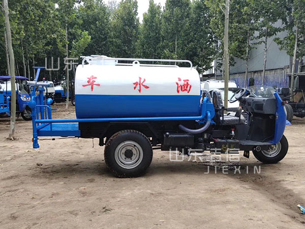 机动三轮洒水车性能