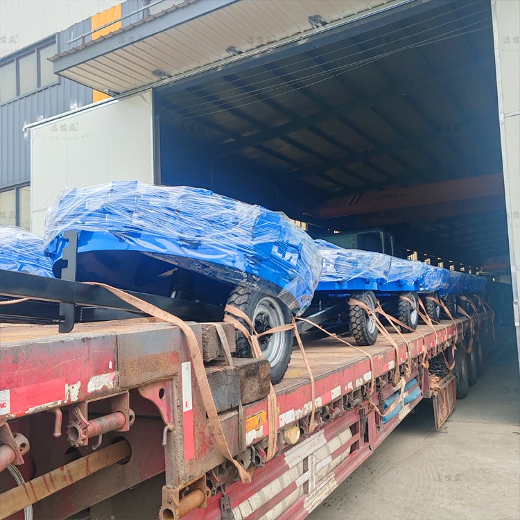 15台牵引式扫地机发往内蒙古