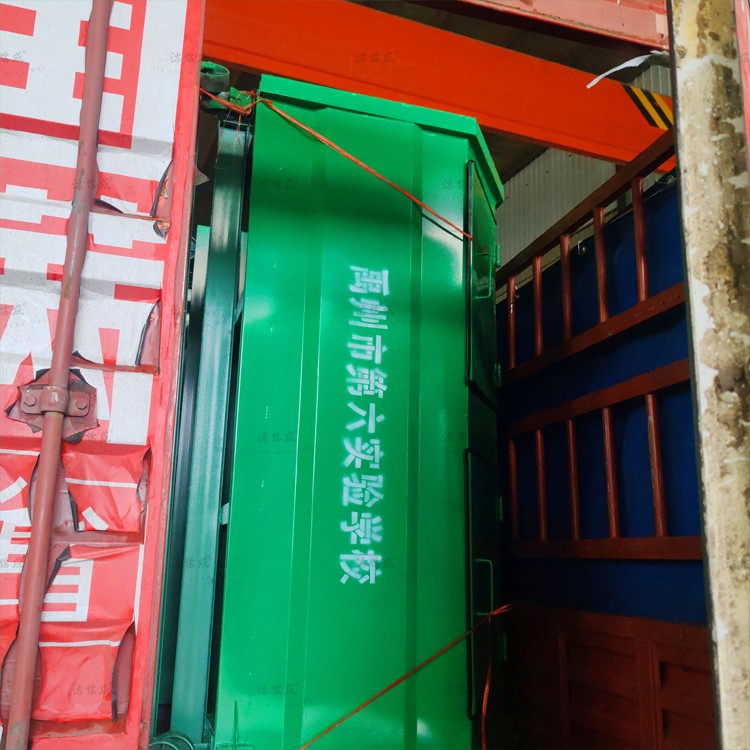 4个勾臂垃圾箱发往河南禹州