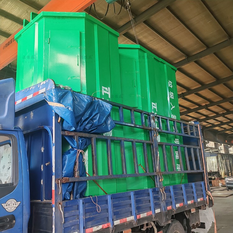 3个勾臂垃圾箱发往重庆