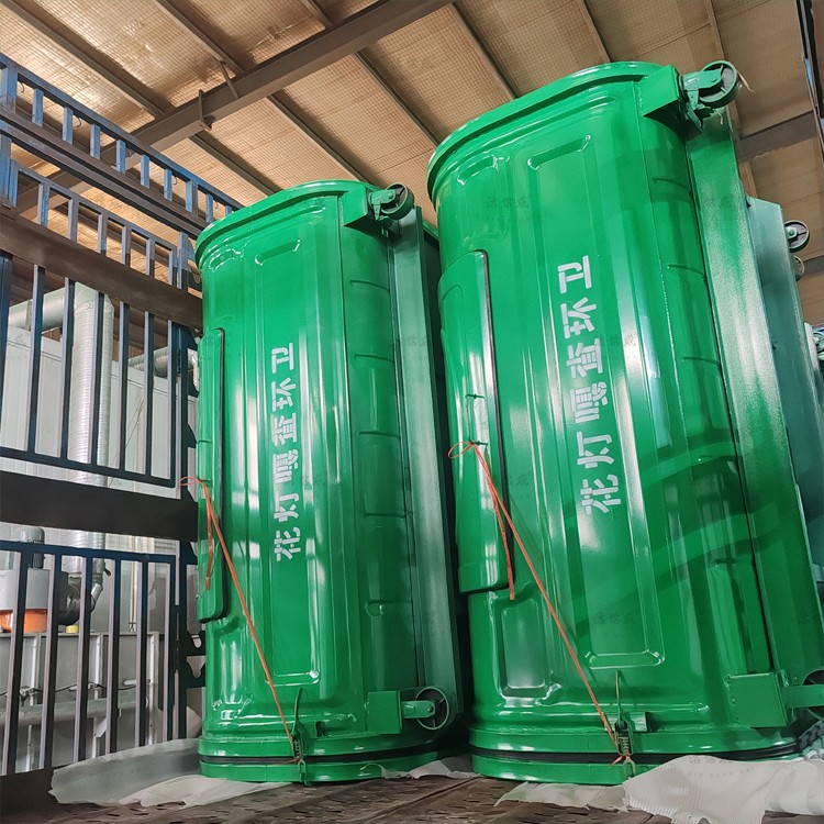 6个压膜勾臂垃圾箱发往内蒙古