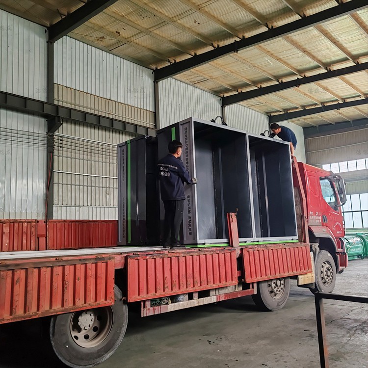 10个建筑垃圾箱发往云南昆明