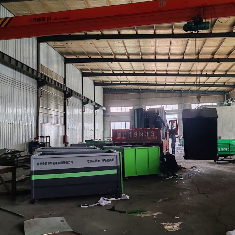 10个建筑垃圾箱发往云南昆明