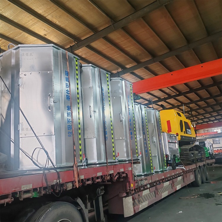 10个不锈钢梯形勾臂箱和5辆不锈钢自卸保洁车发往广西