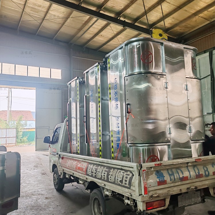 3个不锈钢勾臂垃圾箱发往辽宁