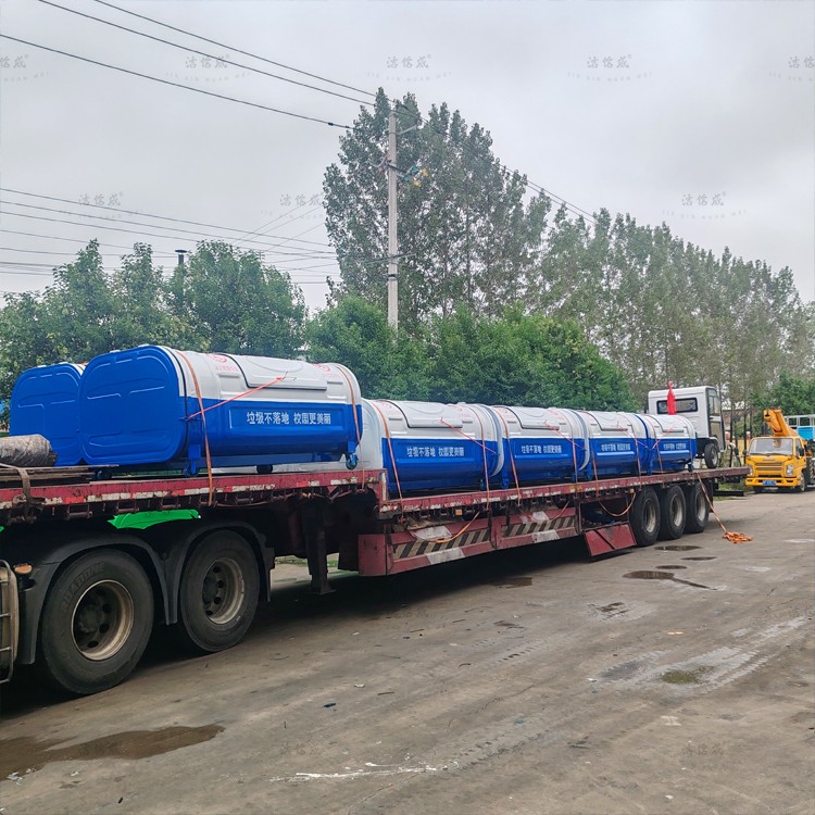 10个压膜勾臂垃圾箱和一辆电动四轮勾臂垃圾车发往广东清运