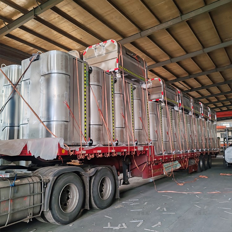 42个不锈钢勾臂垃圾箱发往辽宁